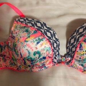 Brand new Victoria secret very sexy push up bra
